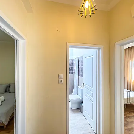 Cityscape With A Patio فولوس