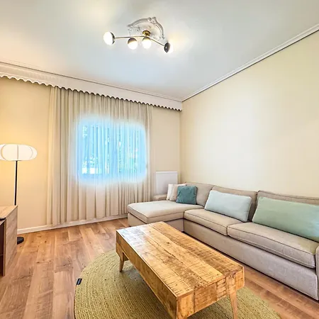 Cityscape With A Patio * فولوس