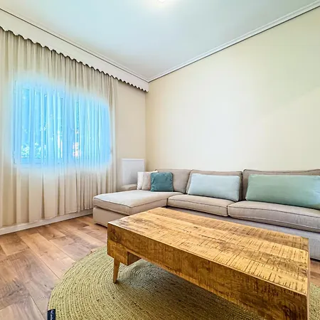 Cityscape With A Patio Hébergement de vacances *