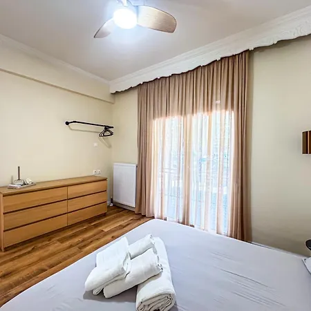 Hébergement de vacances Cityscape With A Patio *