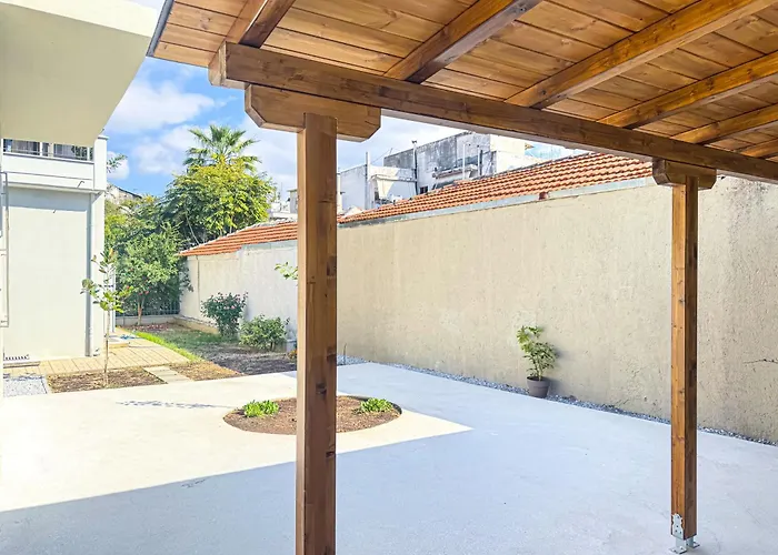 Cityscape With A Patio Case de vacanță