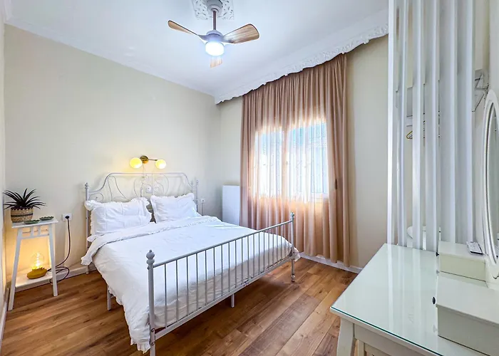 Case de vacanță Cityscape With A Patio *