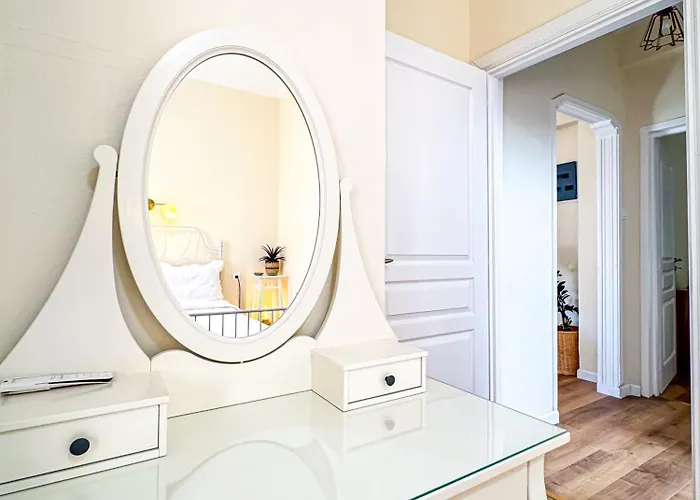 Cityscape With A Patio Case de vacanță *